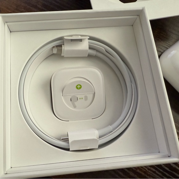 Apple Air Pods Pro 1st Generation With Charging Case NEW Arri Branded - Picture 6 of 8